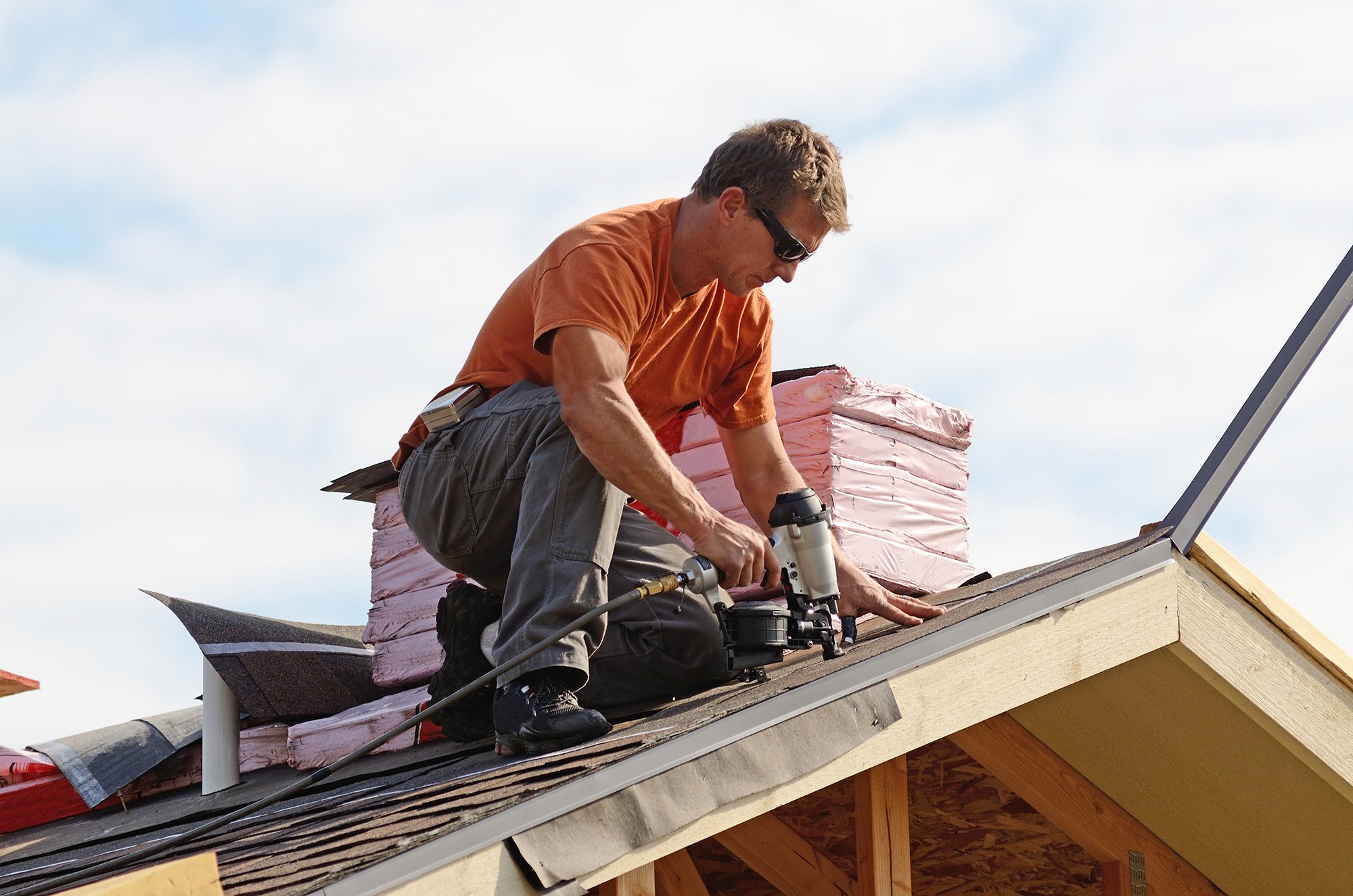 5 Reasons For Hiring A Professional Damp Roofer