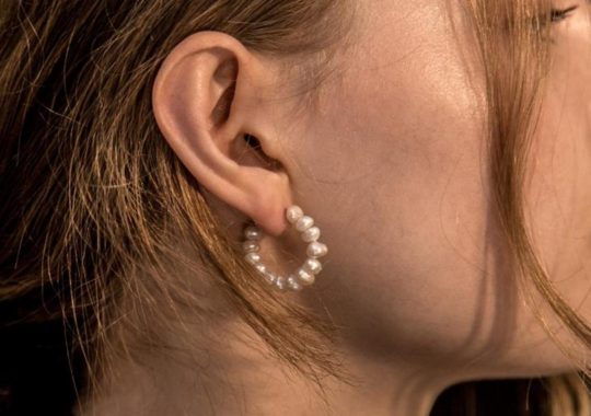 Accessorizing In Style: Tips To Pick The Best Ear Jacket For The Day