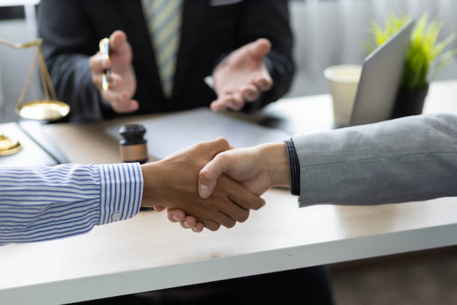 Essential Reasons Small Businesses Need Legal Expertise