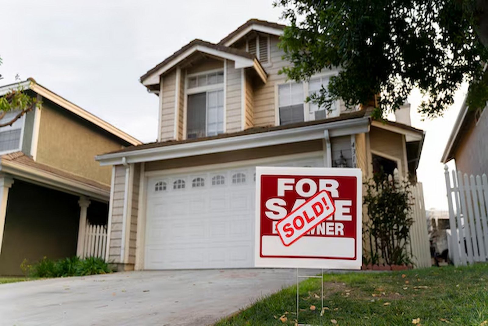 Skip the Hassle: Why Selling Your House for a Cash Offer is the Smart Choice