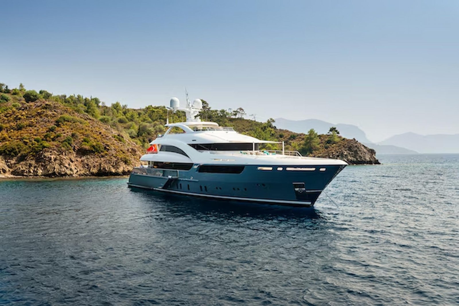 The Thrill of Seafaring: Adventures Onboard Luxury Yachts