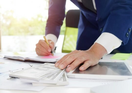 Why Standardizing a Contract Review Workflow Reduces Legal Risk