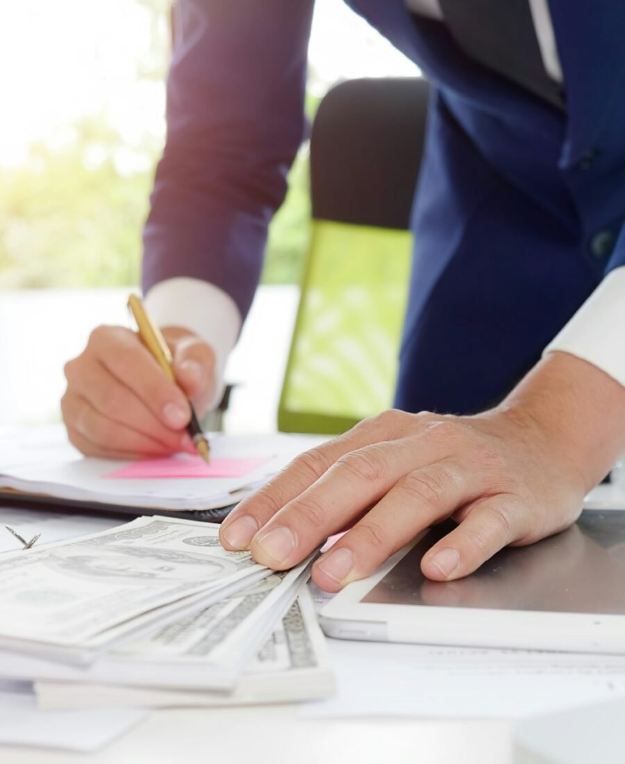 Why Standardizing a Contract Review Workflow Reduces Legal Risk