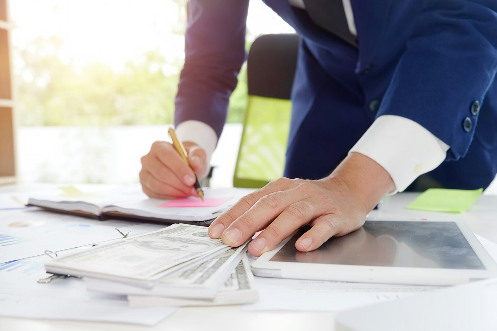 Why Standardizing a Contract Review Workflow Reduces Legal Risk
