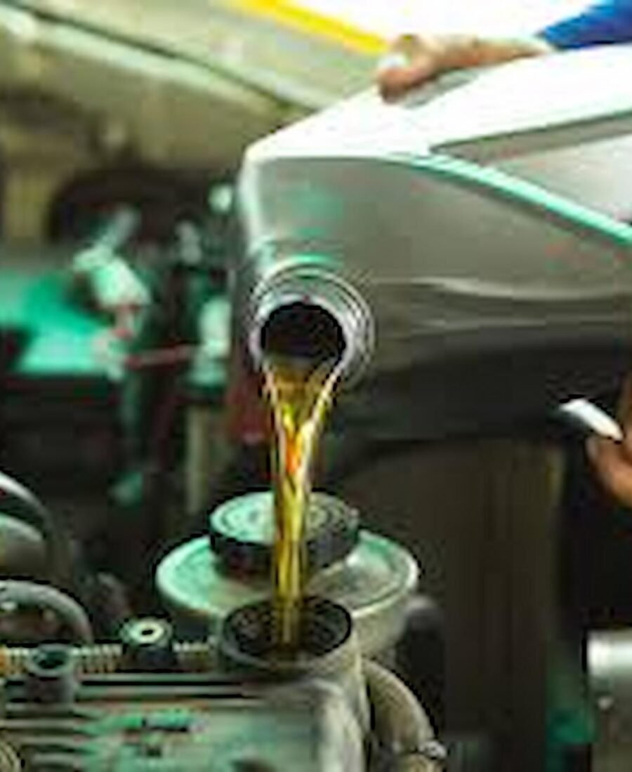 How Regular Oil Change Services Keep Your Engine Performing At Its Best