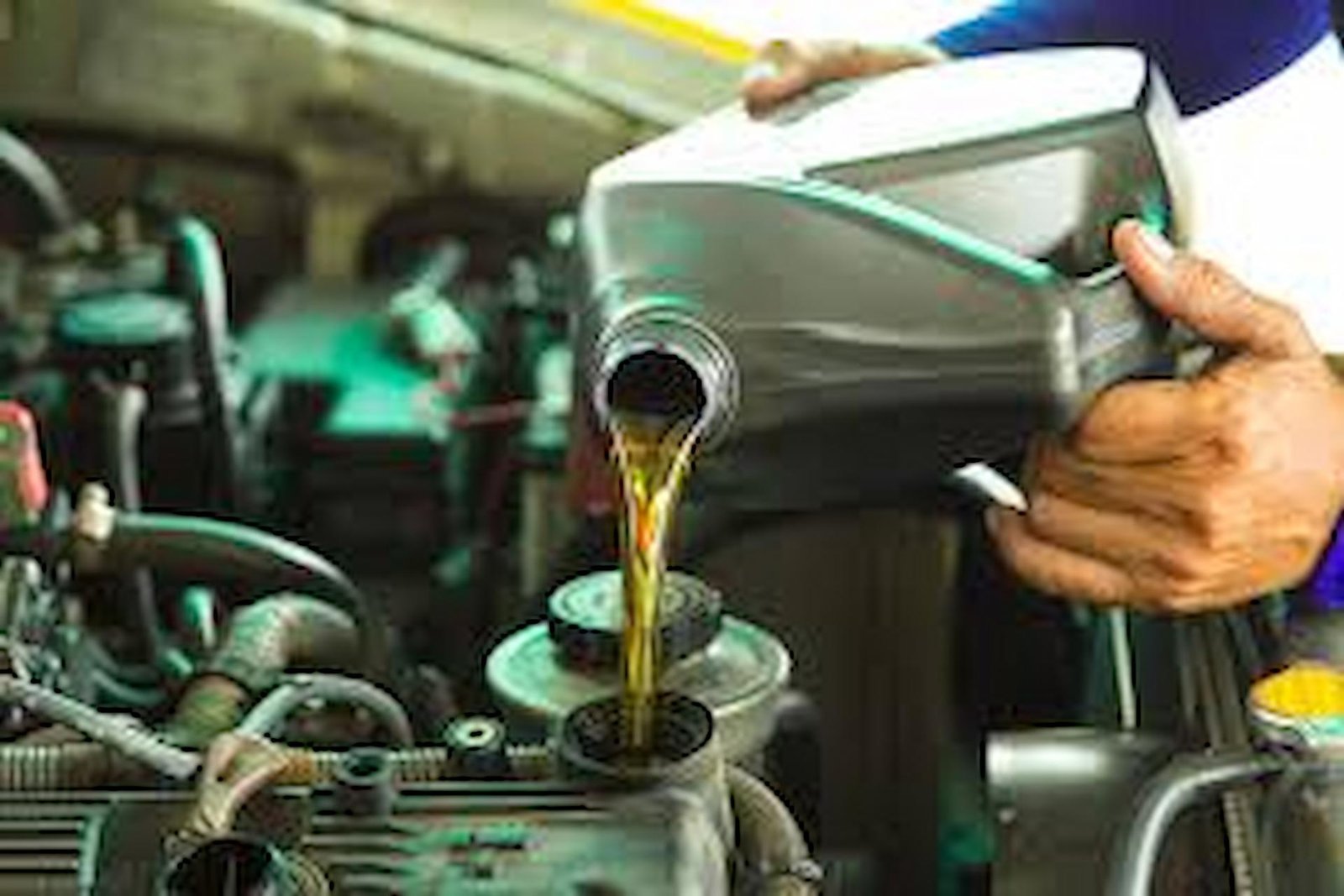 How Regular Oil Change Services Keep Your Engine Performing At Its Best