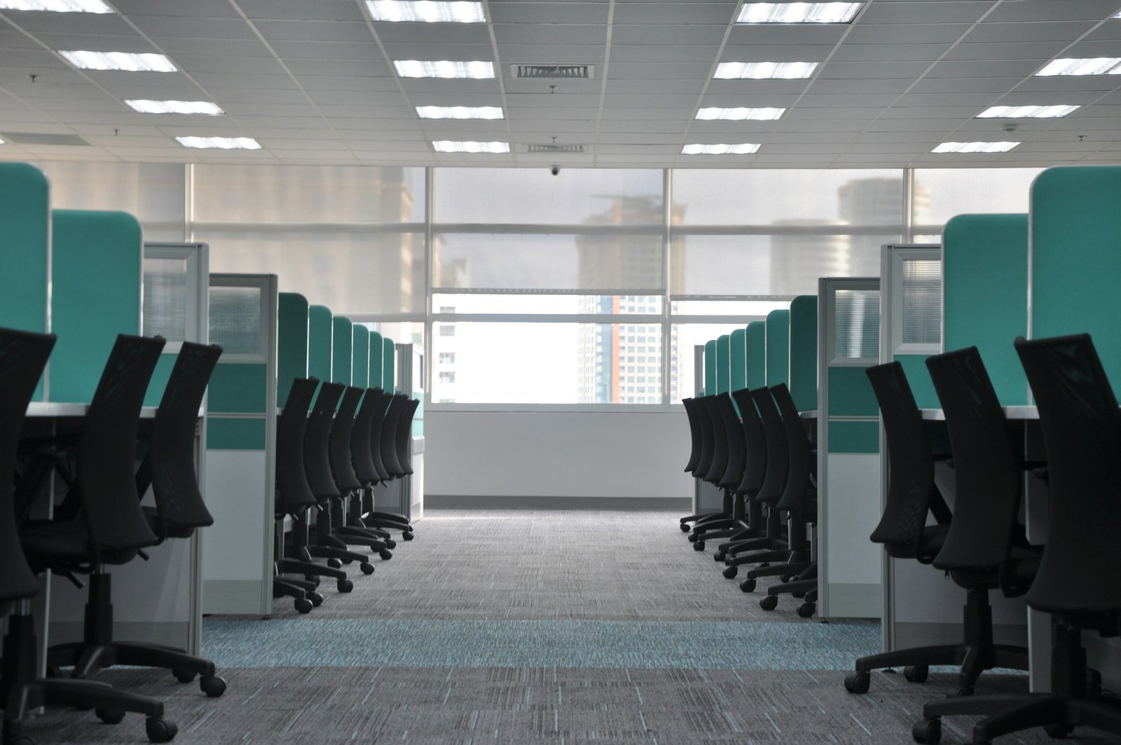 Balancing Aesthetics and Functionality In Office Furniture Selection