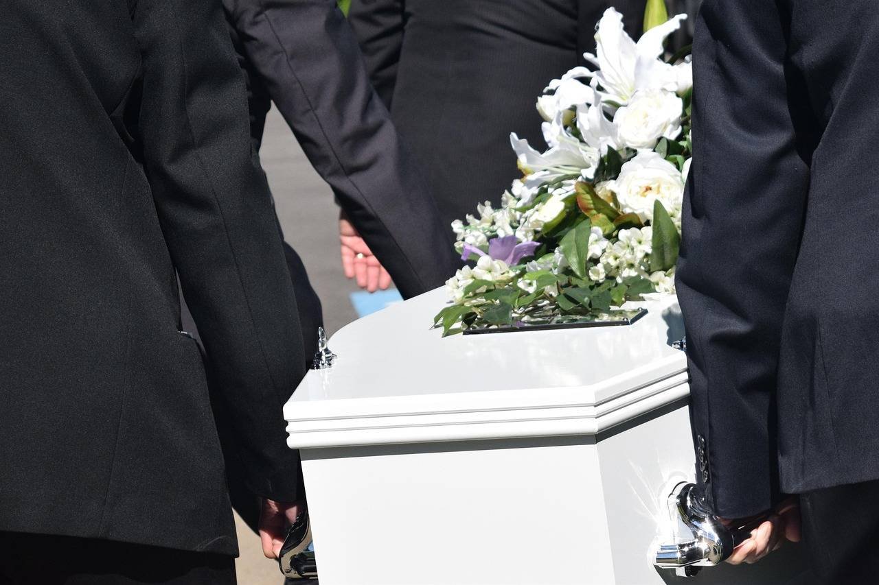 Cremation vs. Burial: Which Is More Affordable?