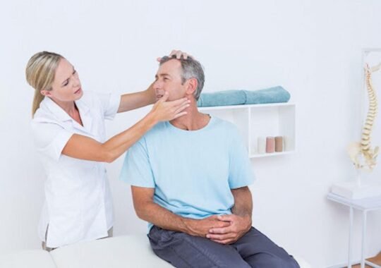 How an Auto Accident Chiropractor Aids in Recovery