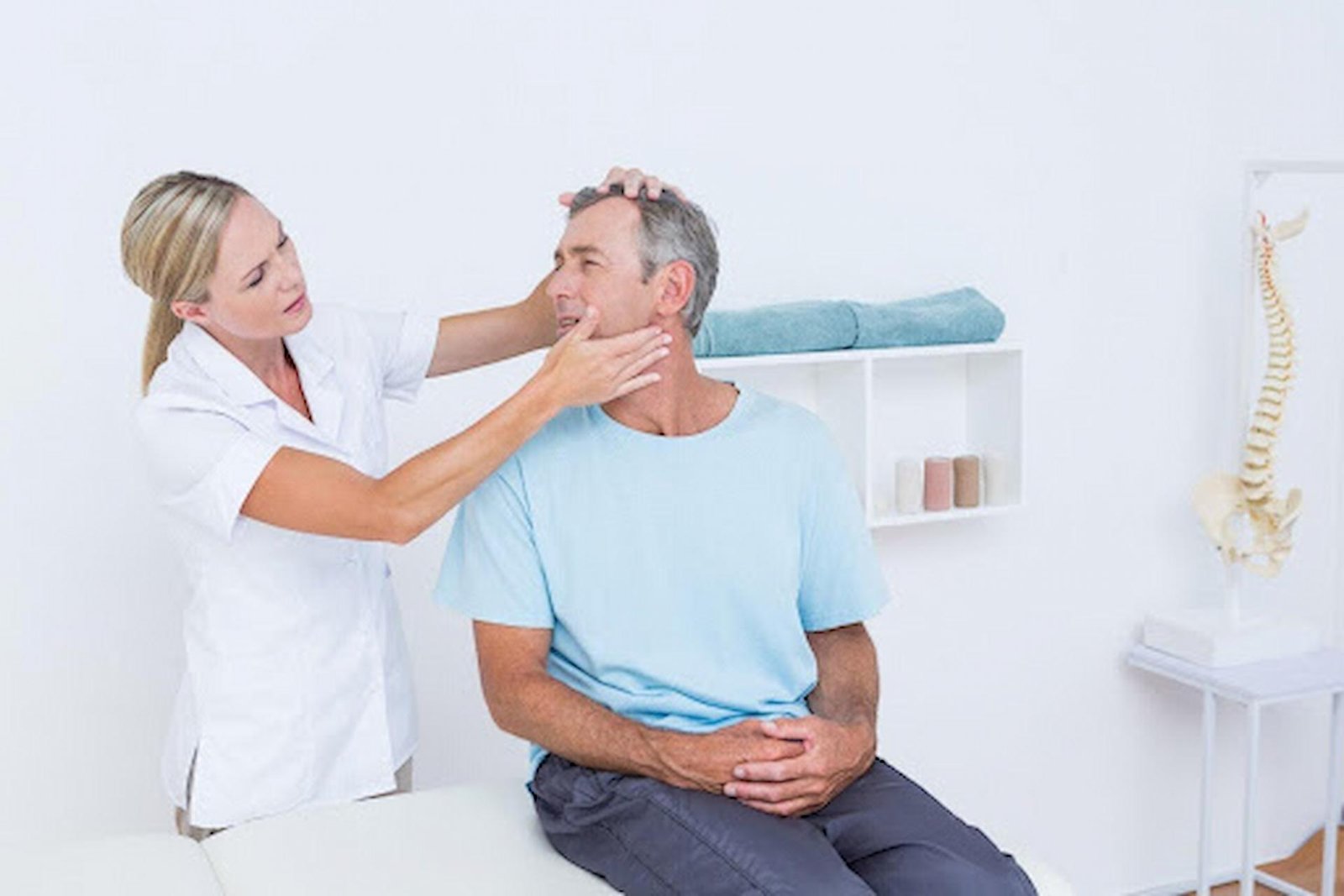 How an Auto Accident Chiropractor Aids in Recovery