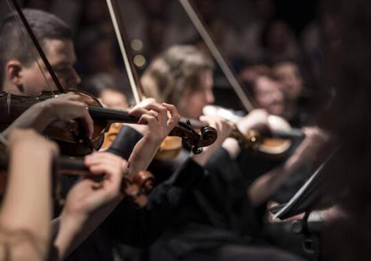 How Live Music Enhances Guest Experience at Home Gatherings