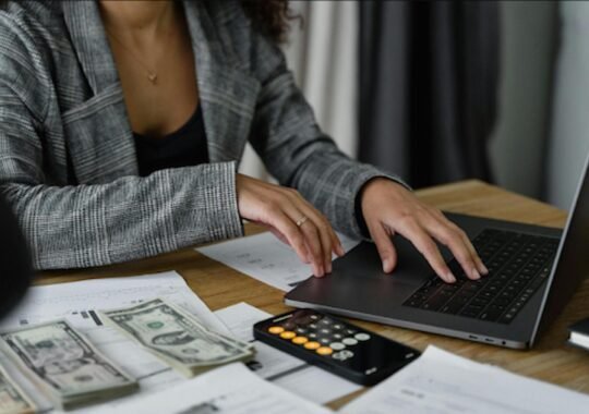 How Salary Benchmarking Enhances Employee Retention