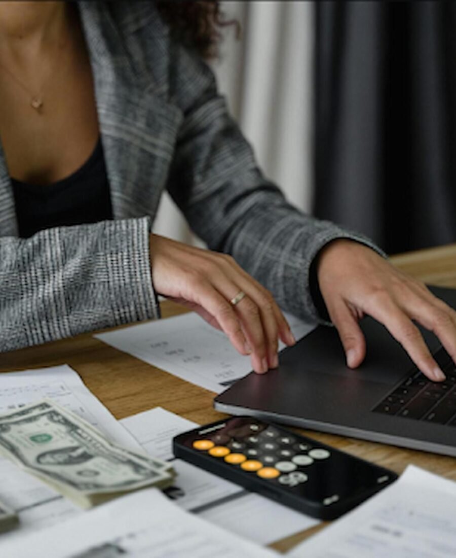 How Salary Benchmarking Enhances Employee Retention