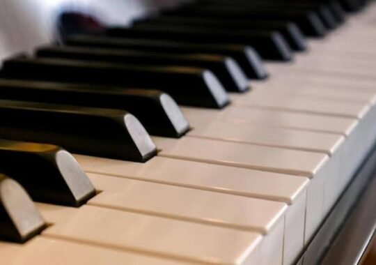 Lessons Learned From Online Piano Discussions and Performance Reviews