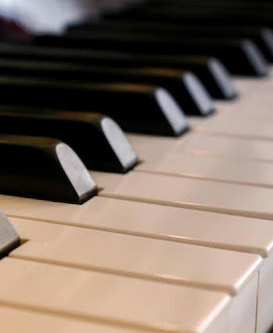 Lessons Learned From Online Piano Discussions and Performance Reviews