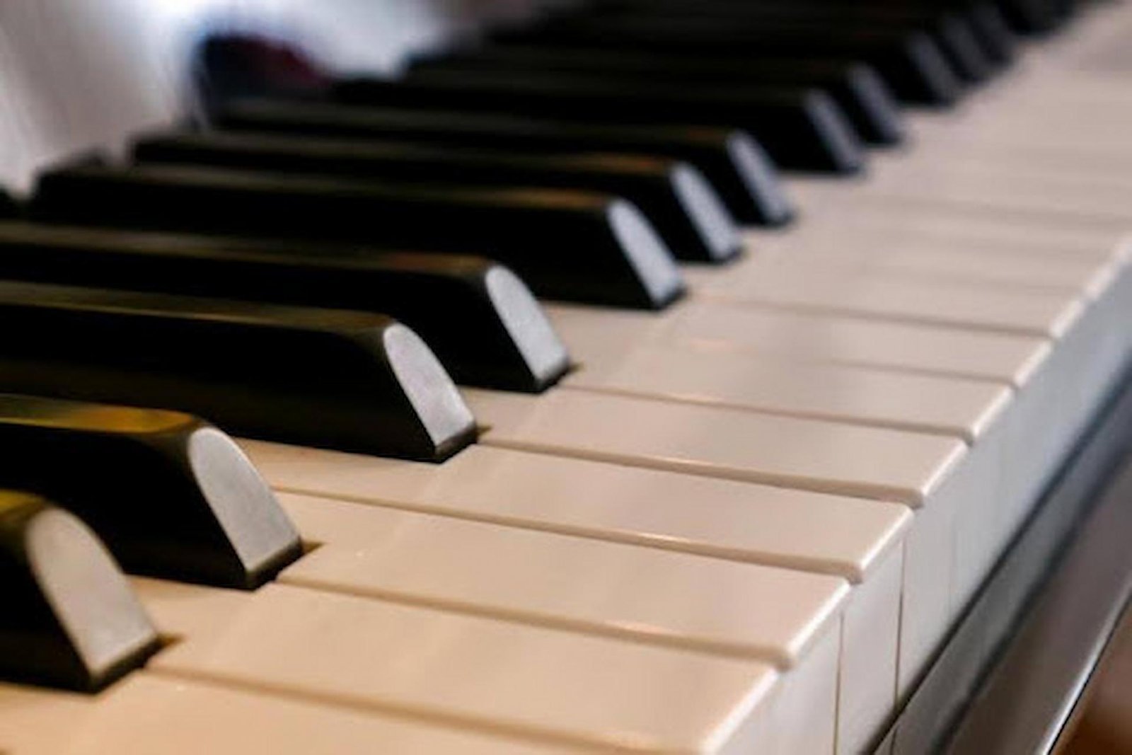 Lessons Learned From Online Piano Discussions and Performance Reviews