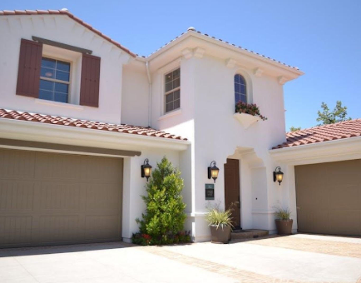 Simple Tips To Maintain The Overhead Entry In Your Garage Like A Pro