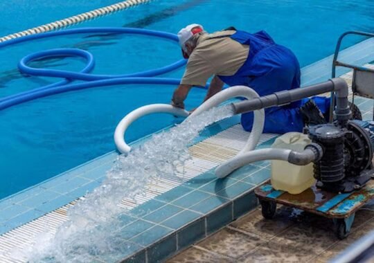 How a Pool Pump Circulates Water