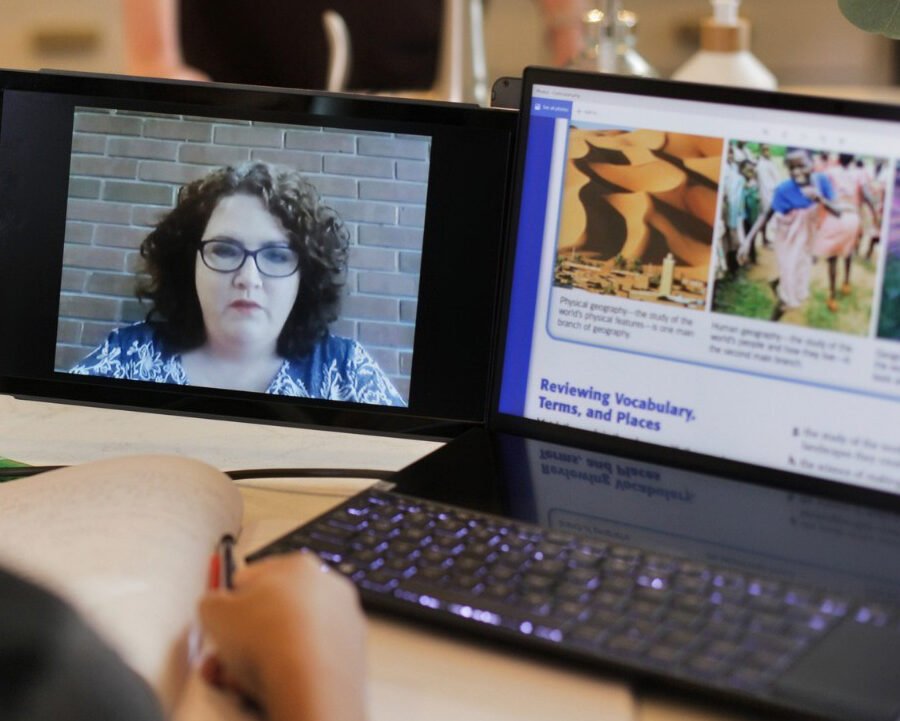 Top Features to Look for in a Portable Monitor for Business Use