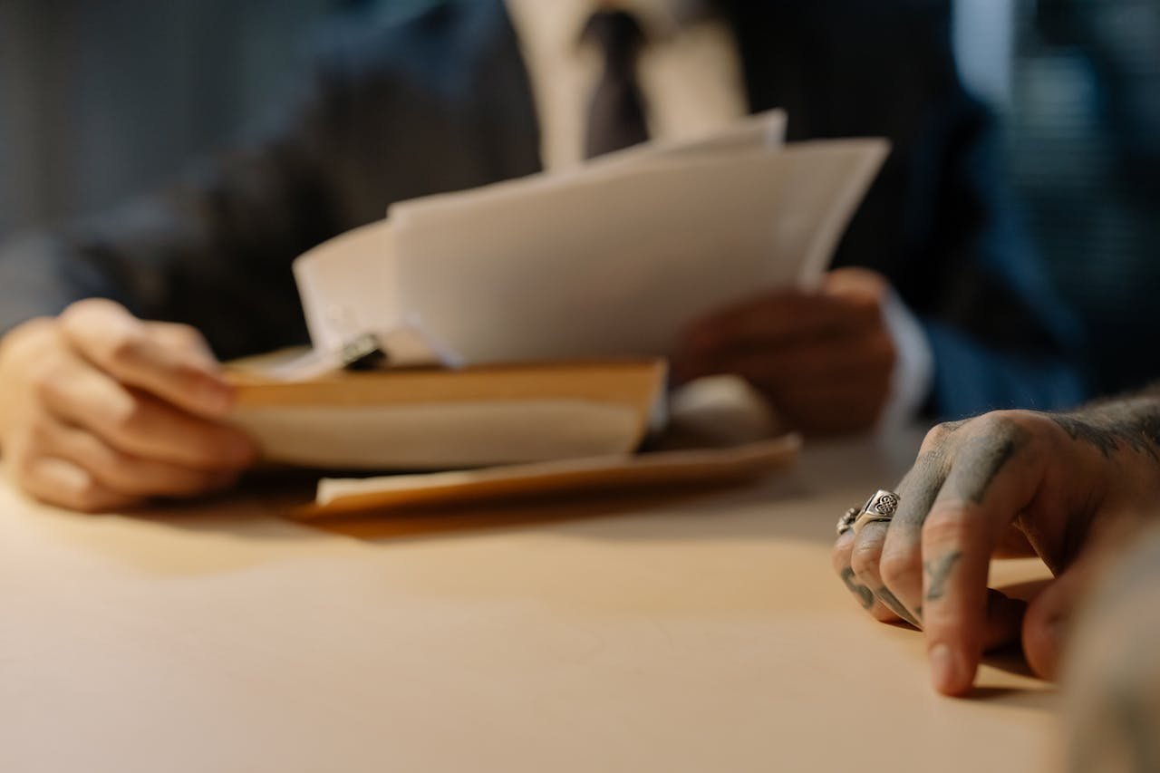 The Difference Between An Insurance Adjuster and a Legal Advocate