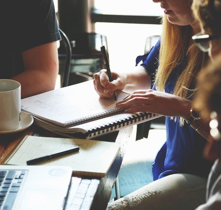 Practical Ways to Build a Stronger Competitive Edge in Crowded Markets