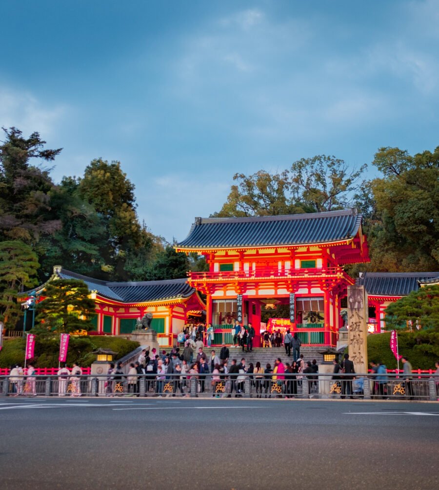 Top Historical Attractions and Cultural Experiences to Enjoy in China and Japan