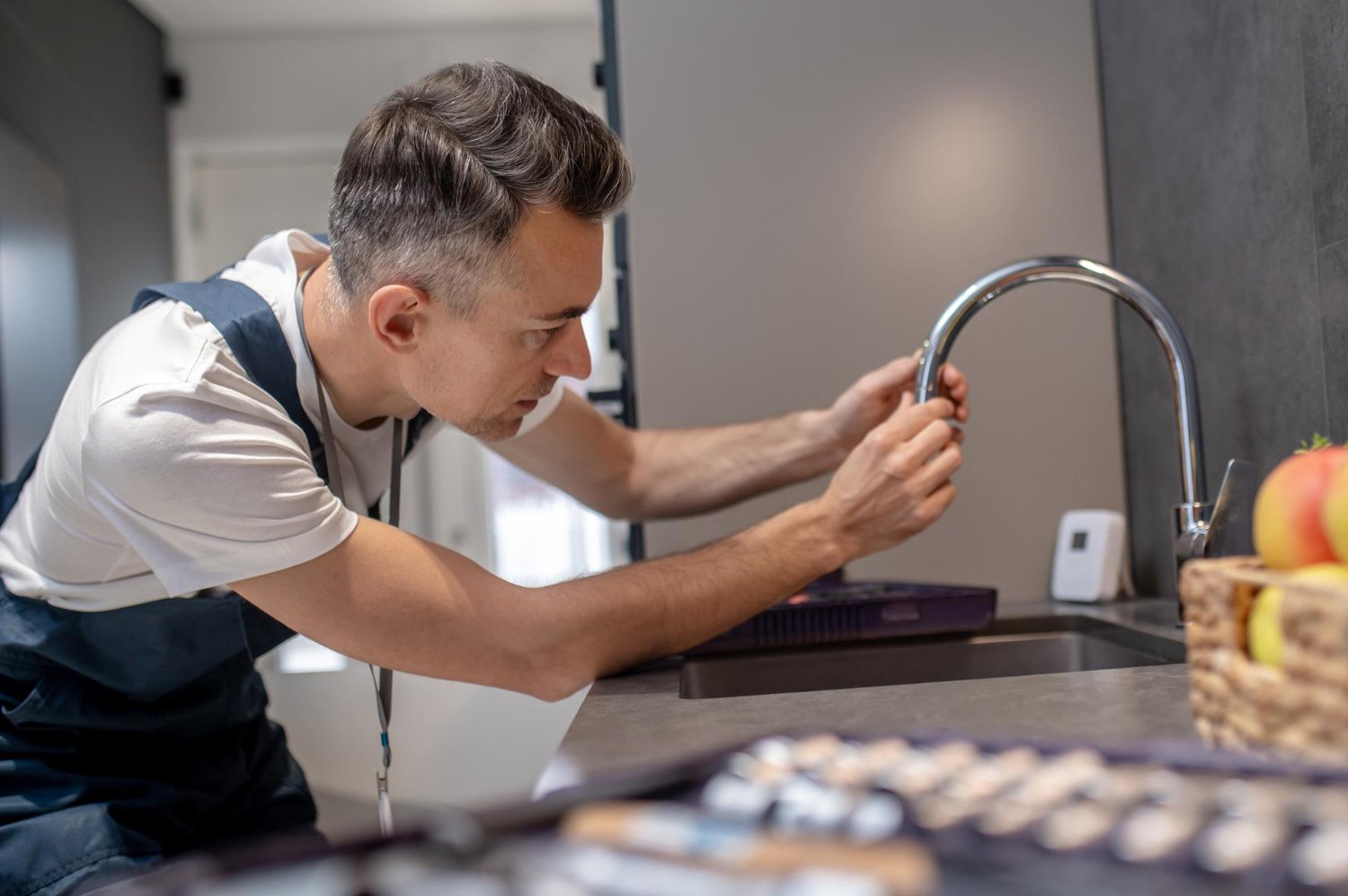 How Hiring a Plumber Near Me Saves Time and Money