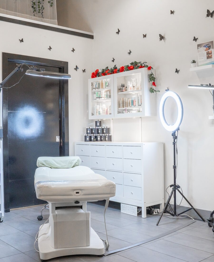 Beyond the Surface: Why Targeted Skin Needling is the Key to True Scar and Stretch Mark Revision