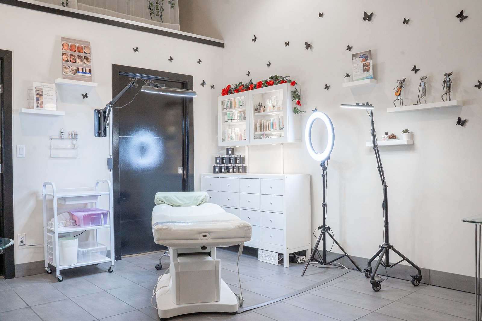 Beyond the Surface: Why Targeted Skin Needling is the Key to True Scar and Stretch Mark Revision