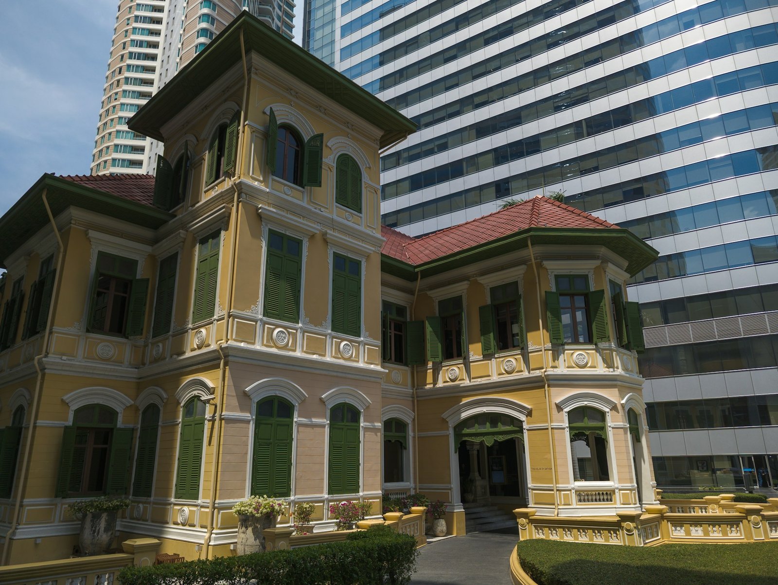 Why Bangkok Real Estate is Attracting International Investors in 2026
