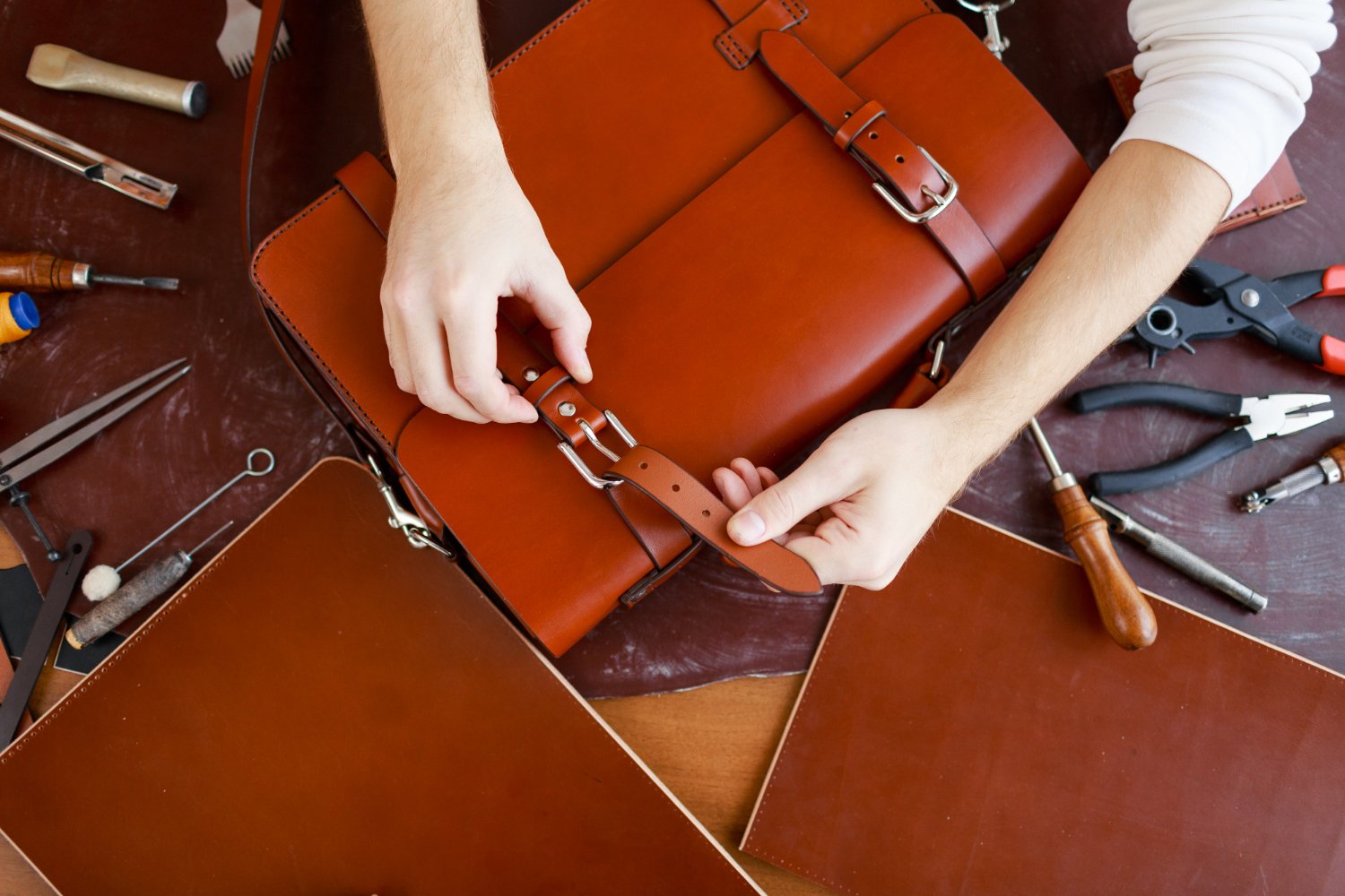 Men’s Leather Briefcase Buying Guide: Fit, Material, and Craft