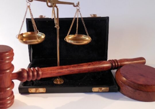 Understanding The Difference Between a Workers’ Comp Claim and a Personal Injury Lawsuit