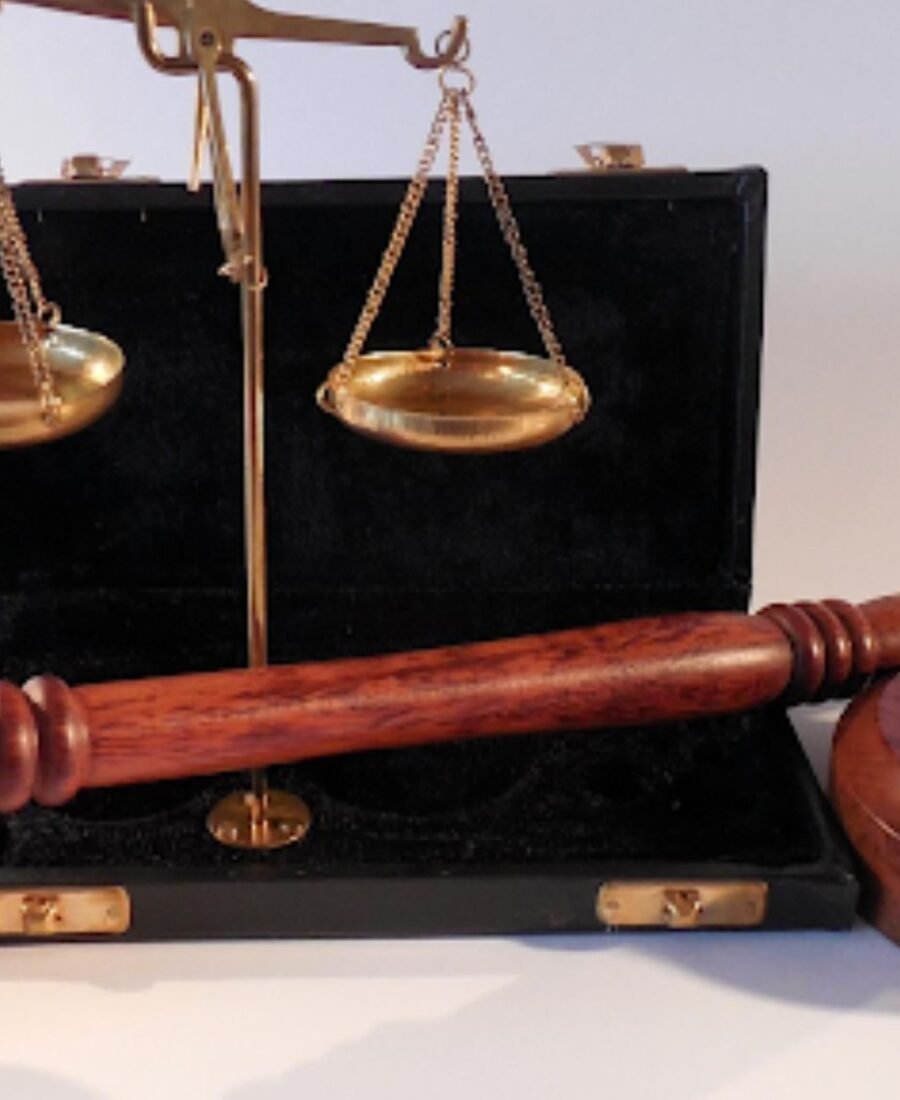 Understanding The Difference Between a Workers’ Comp Claim and a Personal Injury Lawsuit