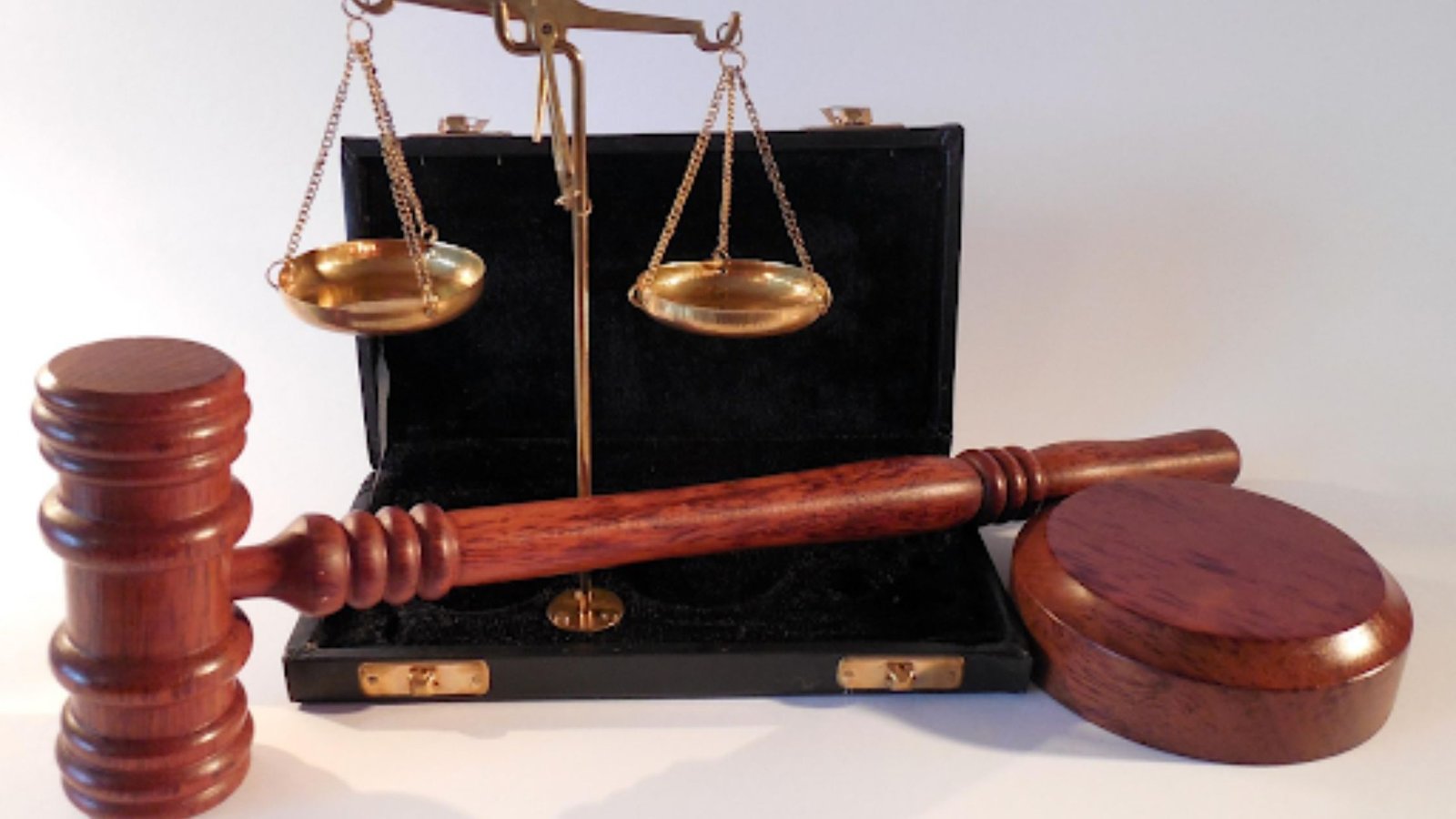 Understanding The Difference Between a Workers’ Comp Claim and a Personal Injury Lawsuit