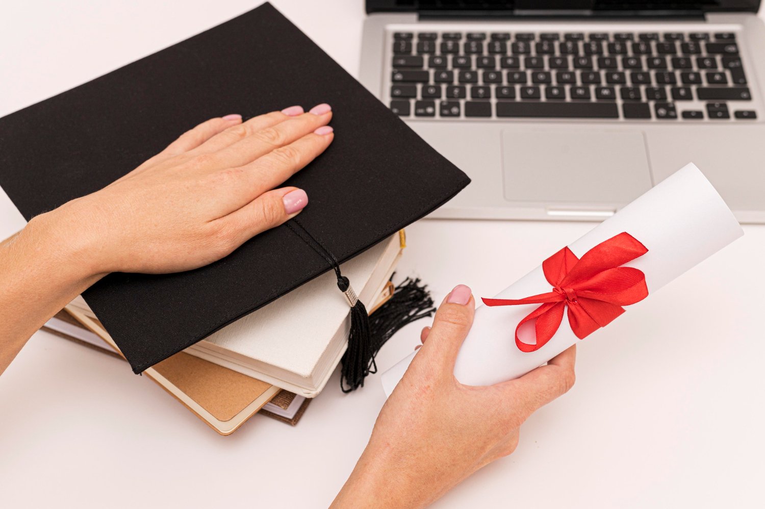7 Best Replica Diploma Companies for Custom Novelty and Display Documents