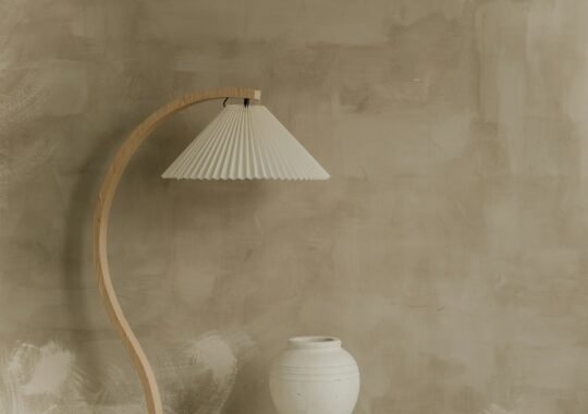 Which Arc Floor Lamp Style Is Best for Your Space in 2026?