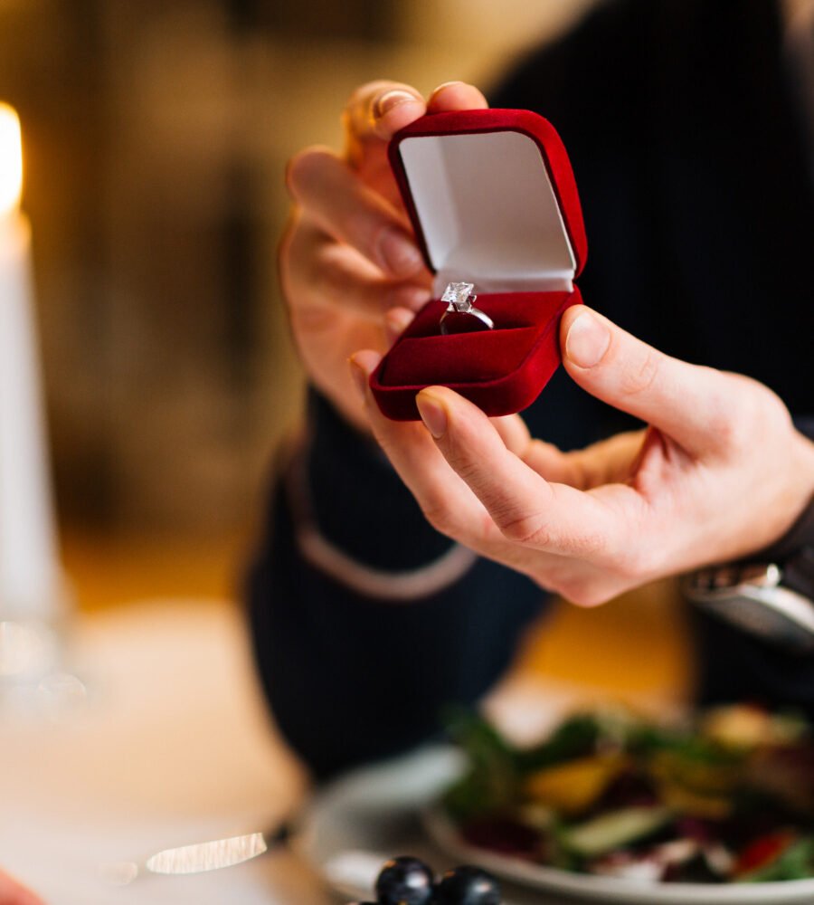 What’s Best For Your Engagement Ring: Lab Diamonds or Moissanite?