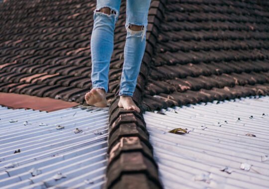 How to Spot the Flat Roof Issues That Houston’s Climate Triggers