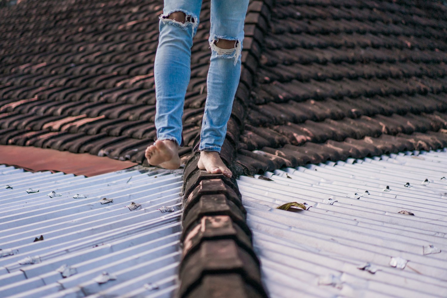How to Spot the Flat Roof Issues That Houston’s Climate Triggers