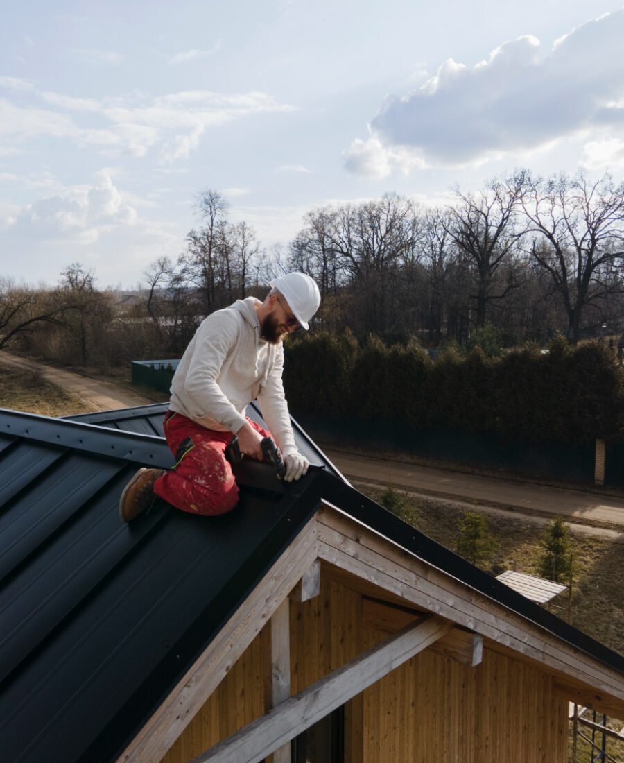 How Can Homeowners Identify Early Signs of Tile Roof Damage?