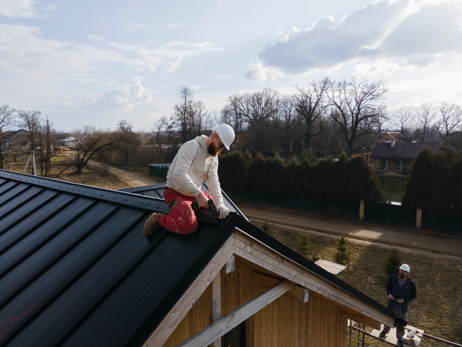 How Can Homeowners Identify Early Signs of Tile Roof Damage?