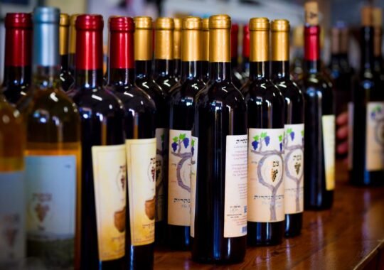 How Local Wine Shops Turn Tastings Into Loyal Fans