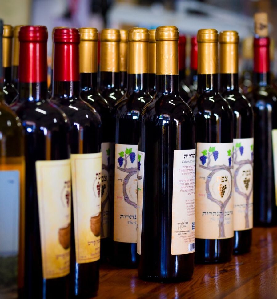 How Local Wine Shops Turn Tastings Into Loyal Fans