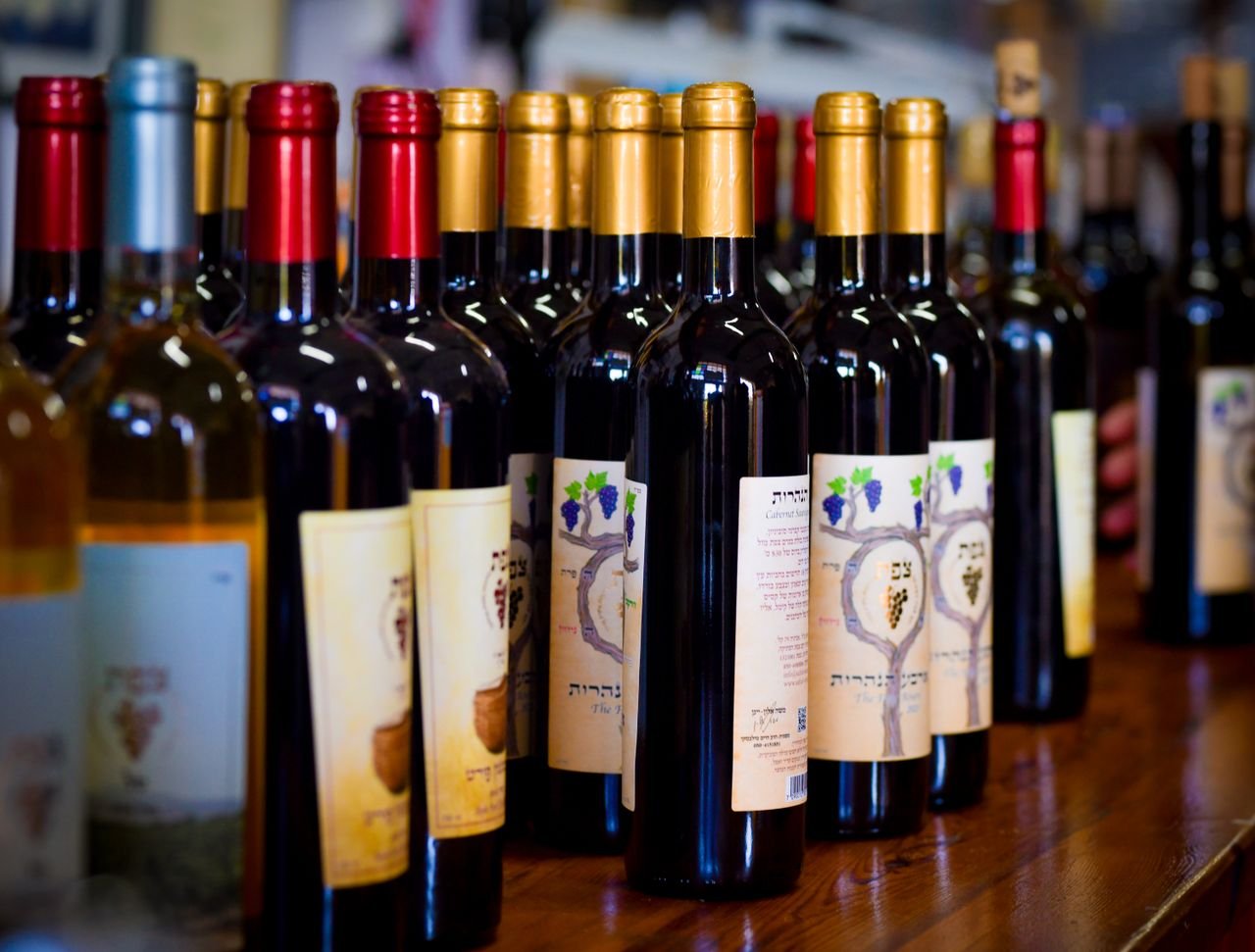 How Local Wine Shops Turn Tastings Into Loyal Fans