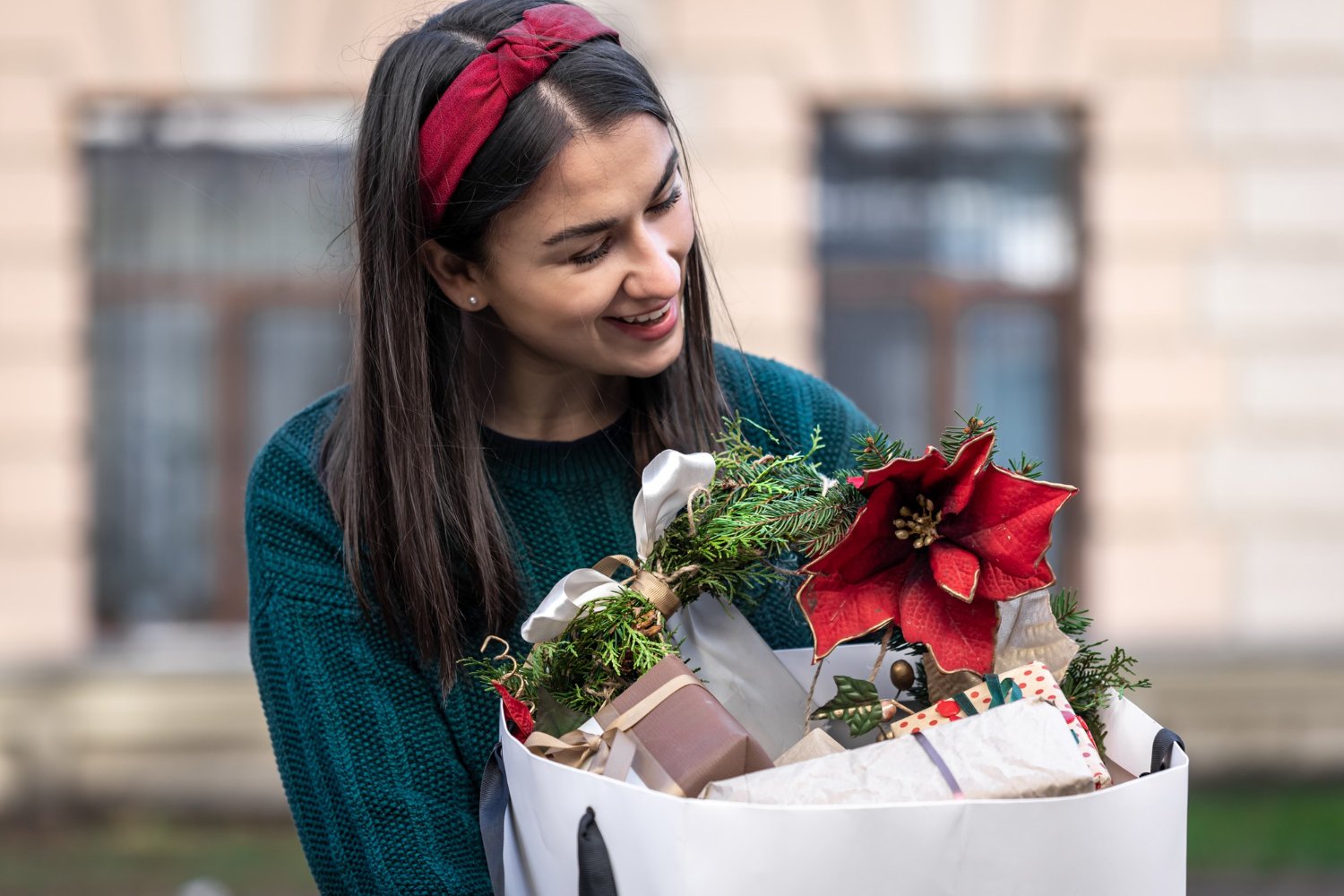 The Way Delivery Services Combine Birthday Bouquets and Gift Baskets