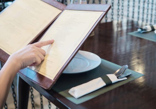 How to Choose Durable Menu Materials for a Busy Restaurant