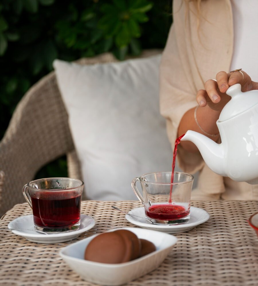 The Rising Popularity of Earthy Root Teas in Modern Culinary Experiences