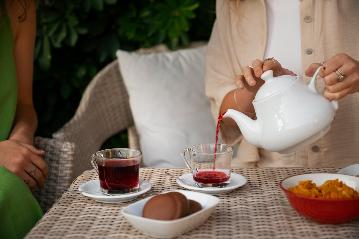 The Rising Popularity of Earthy Root Teas in Modern Culinary Experiences